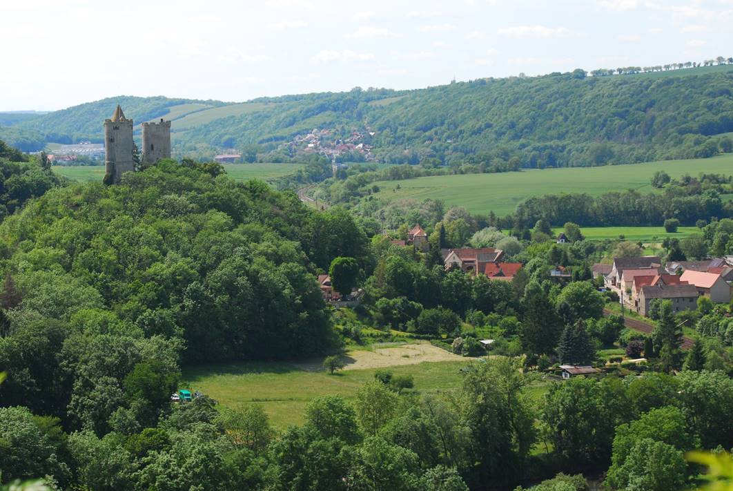 Ein Bild, das Baum, Berg, drauen, Natur enthlt.

Automatisch generierte Beschreibung